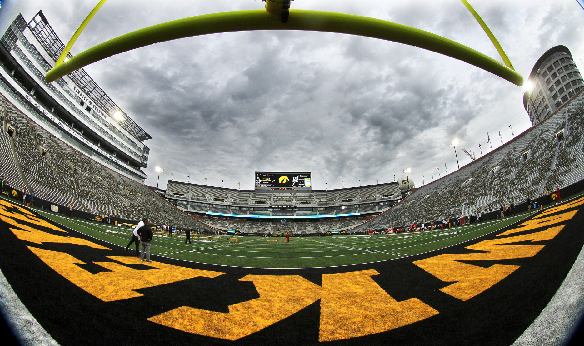 083119-qct-spt-iowa-miami-foot-002